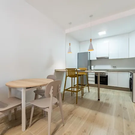 1 Bedroom 85 Mts To فوينخيرولا