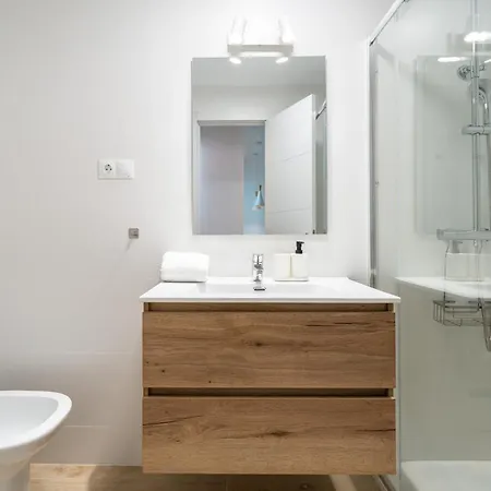 1 Bedroom 85 Mts To Apartment *