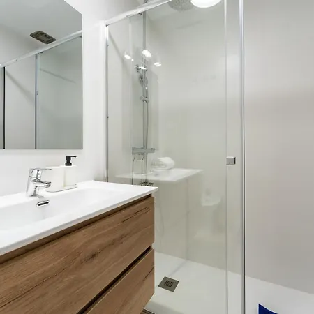 1 Bedroom 85 Mts To *